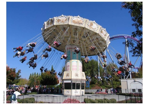 Carrusel en parque de atracciones