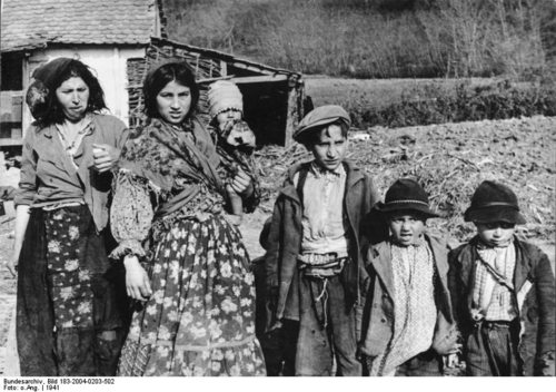 Foto Croacia - niños y mujeres gitanas