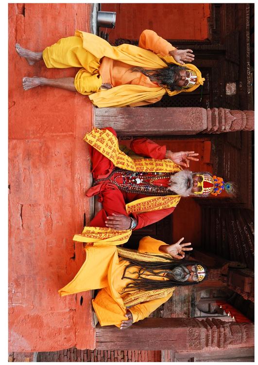 3 Sadhus (hombres sagrados hindÃºes) en Nepal