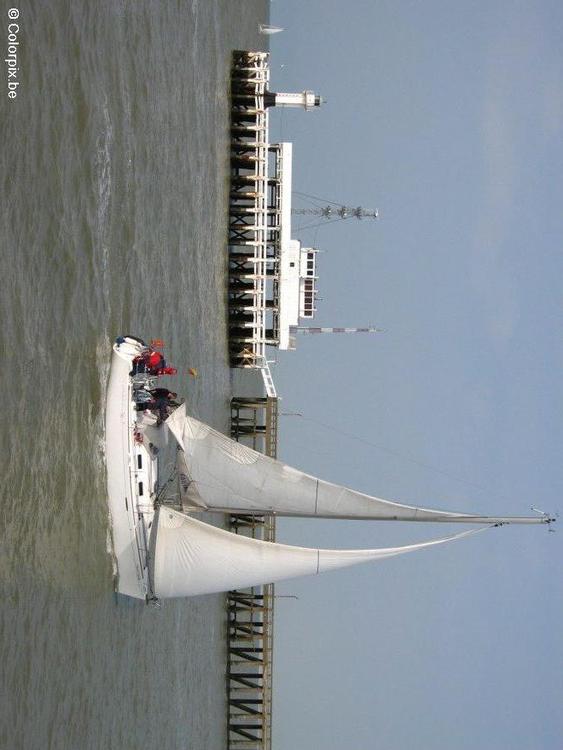 Barco velero en paseo marÃ­timo