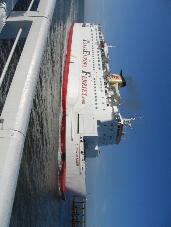 Entrada de ferry en le canal