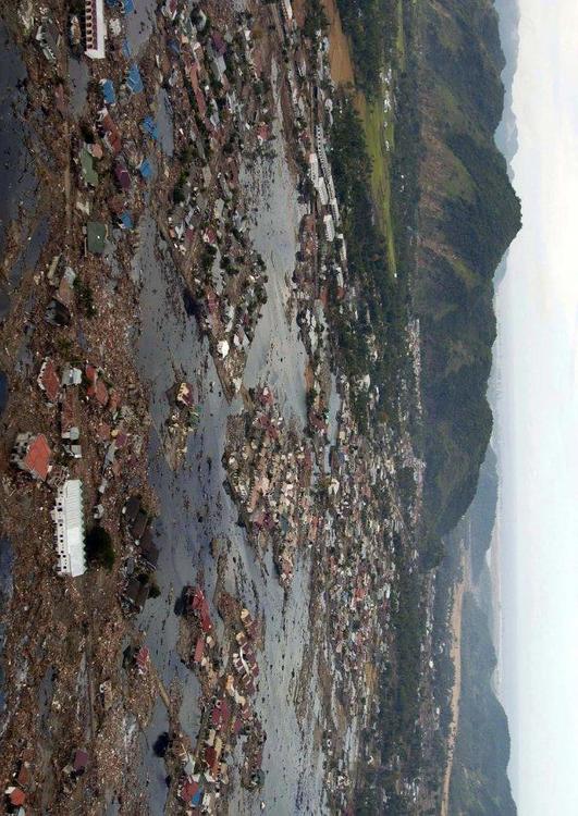 Pueblo después de un tsunámi