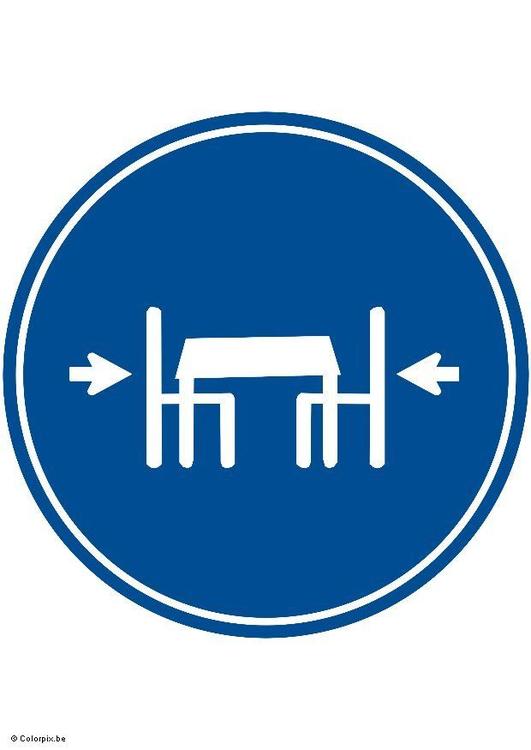Sillas bajo la mesa