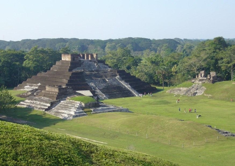 Foto Templo maya Cornalcaco