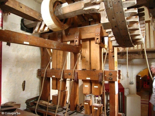 Interior de molino de aceite