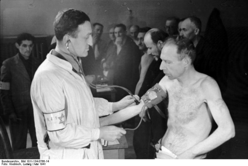 Foto Polonia - Gueto Warschau - hombres controlados médicamente