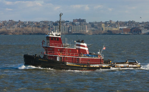 Remolcador en el puerto de Nueva York