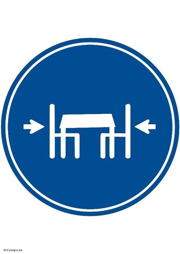 Sillas bajo la mesa