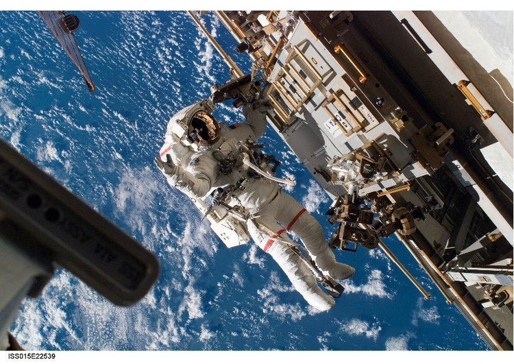 Foto Astronauta en estaciÃ³n espacial