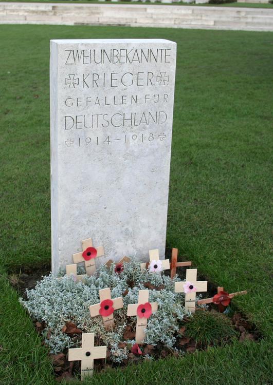 Cementerio Tyne Cot - tumba de soldado alemÃ¡n
