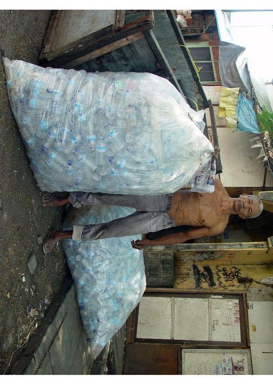 ClasificaciÃ³n de materiales, barrio marginal en Jakarta