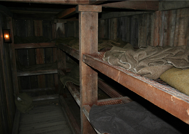Foto Dormitorios en refugios bajo tierra