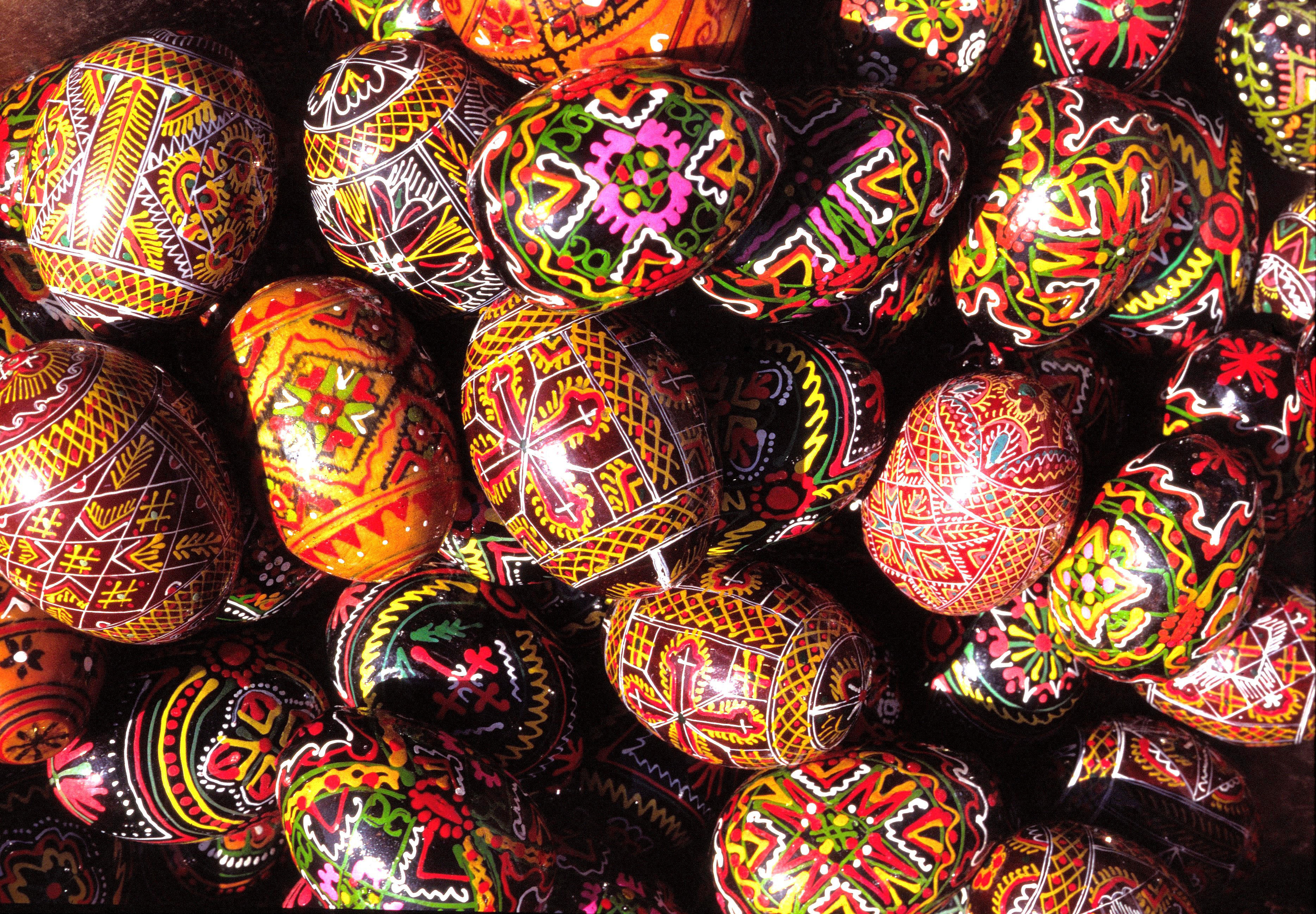 Foto huevos de pascua pintados