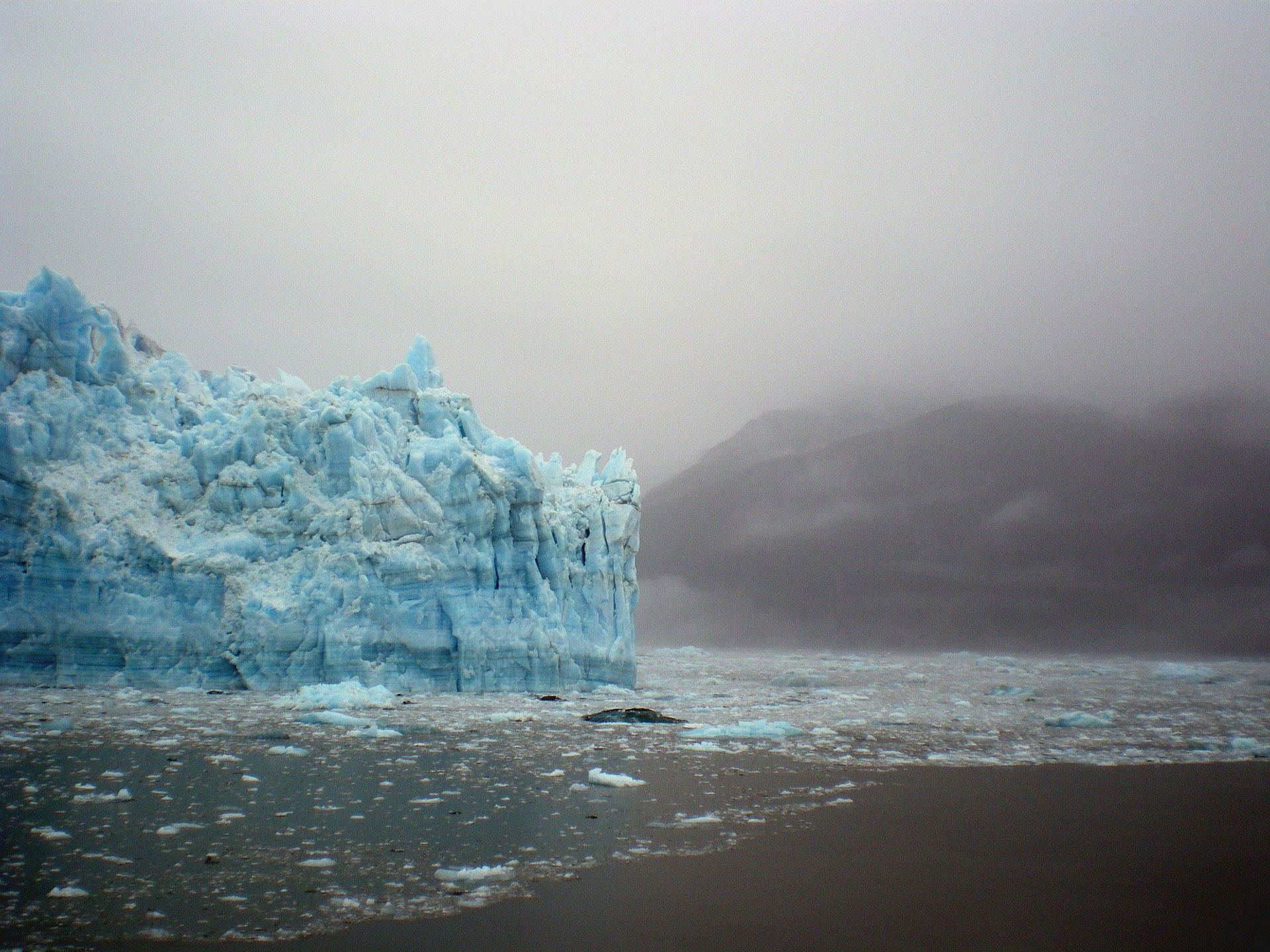 Foto iceberg derritiÃ©ndose