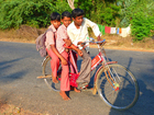 niños en bicicleta