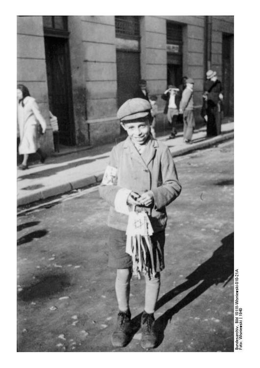 NiÃ±os judÃ­os con brazalete en Radom, Polonia