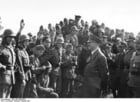 Foto Oste - Hitler pasando revista a sus tropas