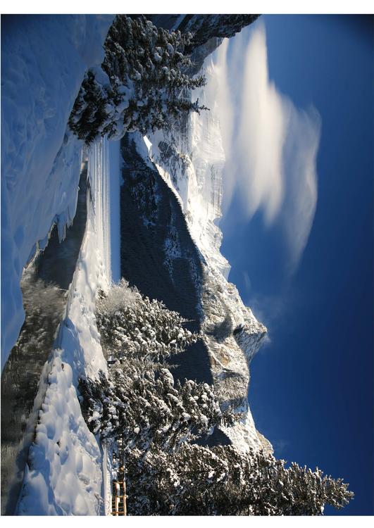 paisaje nevado en las montaÃ±as