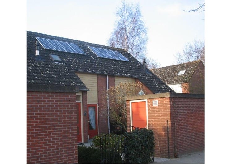 Foto Paneles solares en un tejado, energÃ­a solar