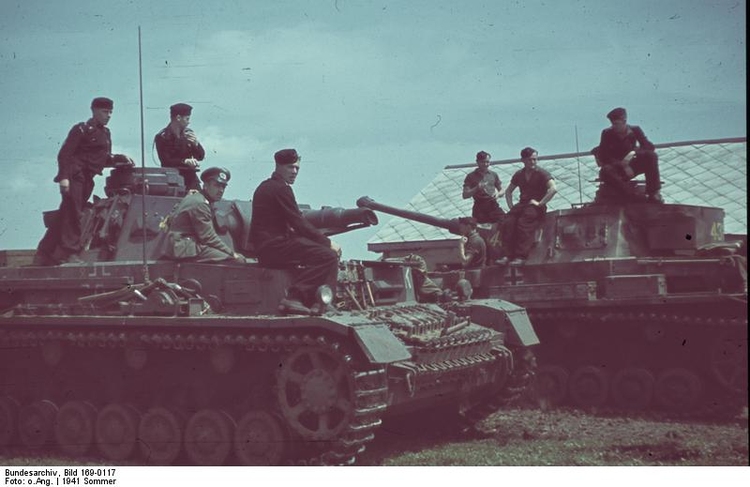 Foto Rusia - soldados con panzer IV