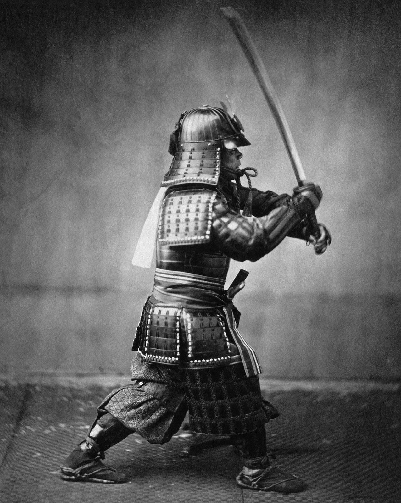 Foto samurai con espada