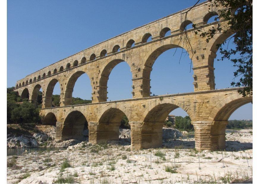 acueducto romano, nimes, francia Foto acueducto romano, nimes, francia