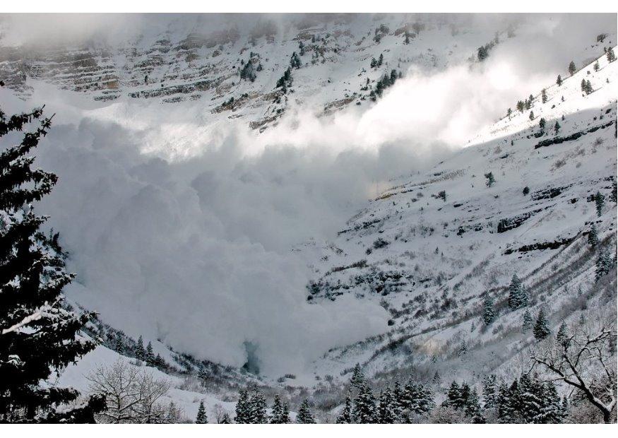 avalancha de nieve Foto avalancha de nieve