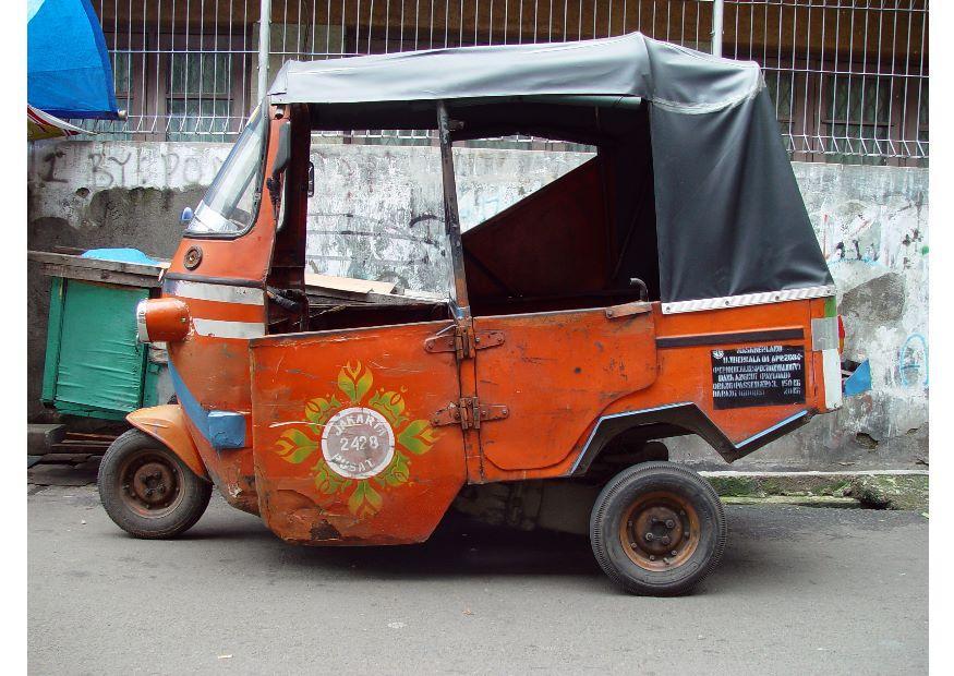 bajaj en jakarta, indonesia Foto bajaj en jakarta, indonesia