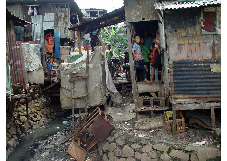 Foto barrio marginal en jakarta