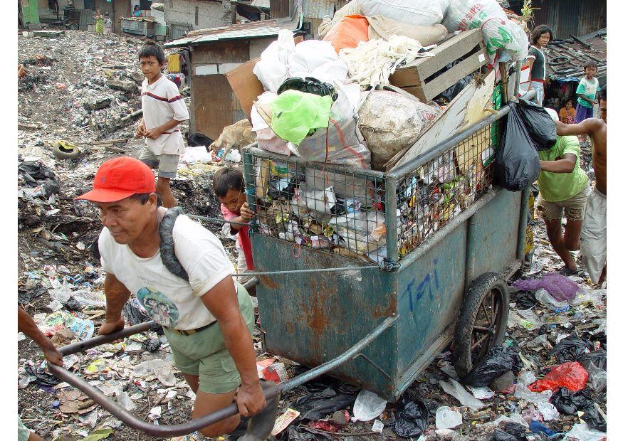 Foto barrio marginal en jakarta