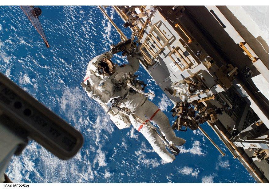 Foto astronauta en estaciA³n espacial