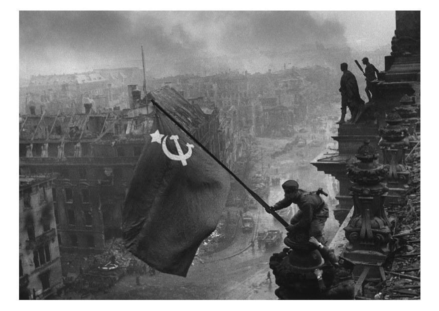 Foto bandera rusa en reichstag