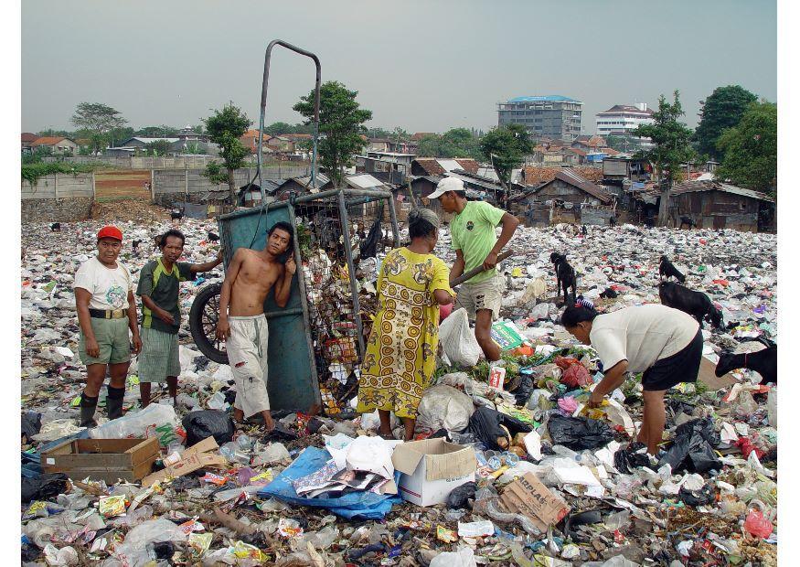 Foto barrio marginal en jakarta