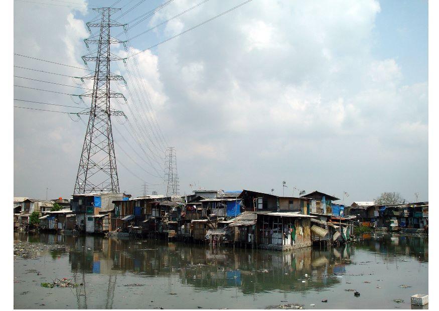 Foto barrio marginal en jakarta