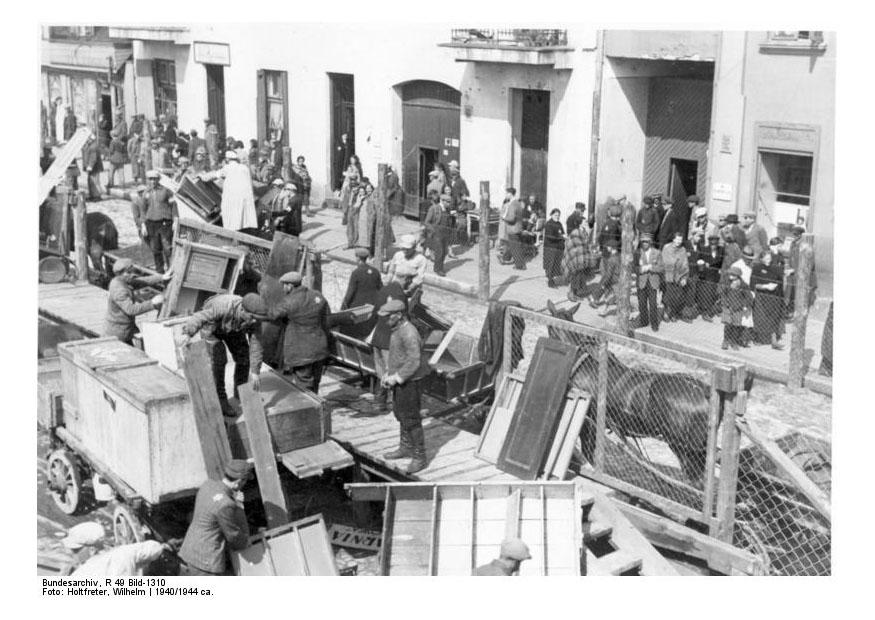 Foto bAºsqueda de muebles en el gueto litzmannstadt