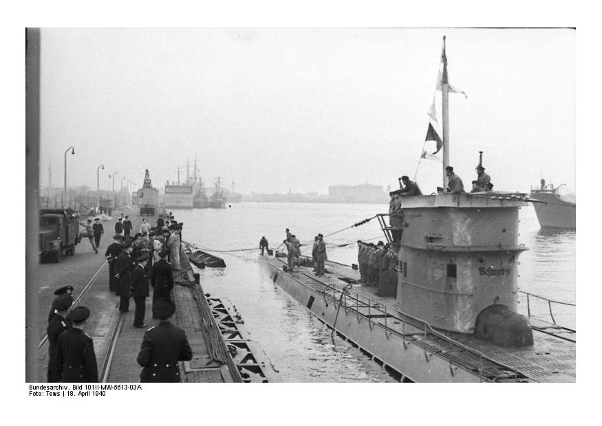 Foto campana u37 dentro del puerto wilhelms