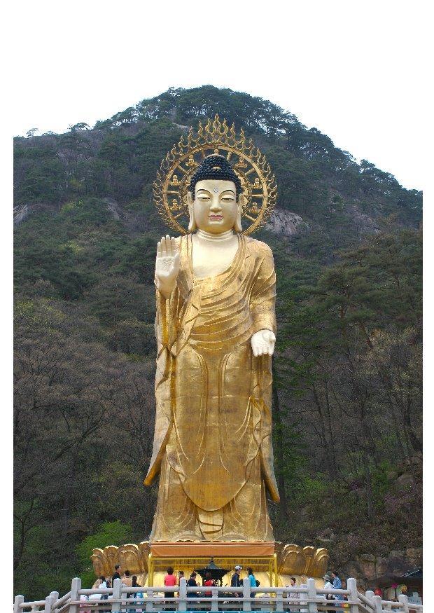 Foto estatua de oro maitreya