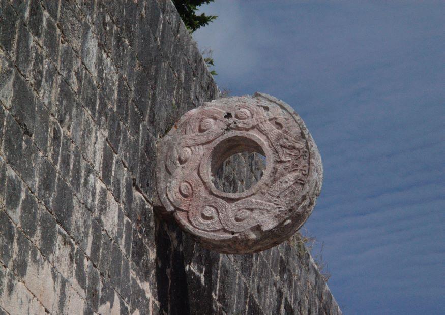 Foto juego de pelota en chichen itza