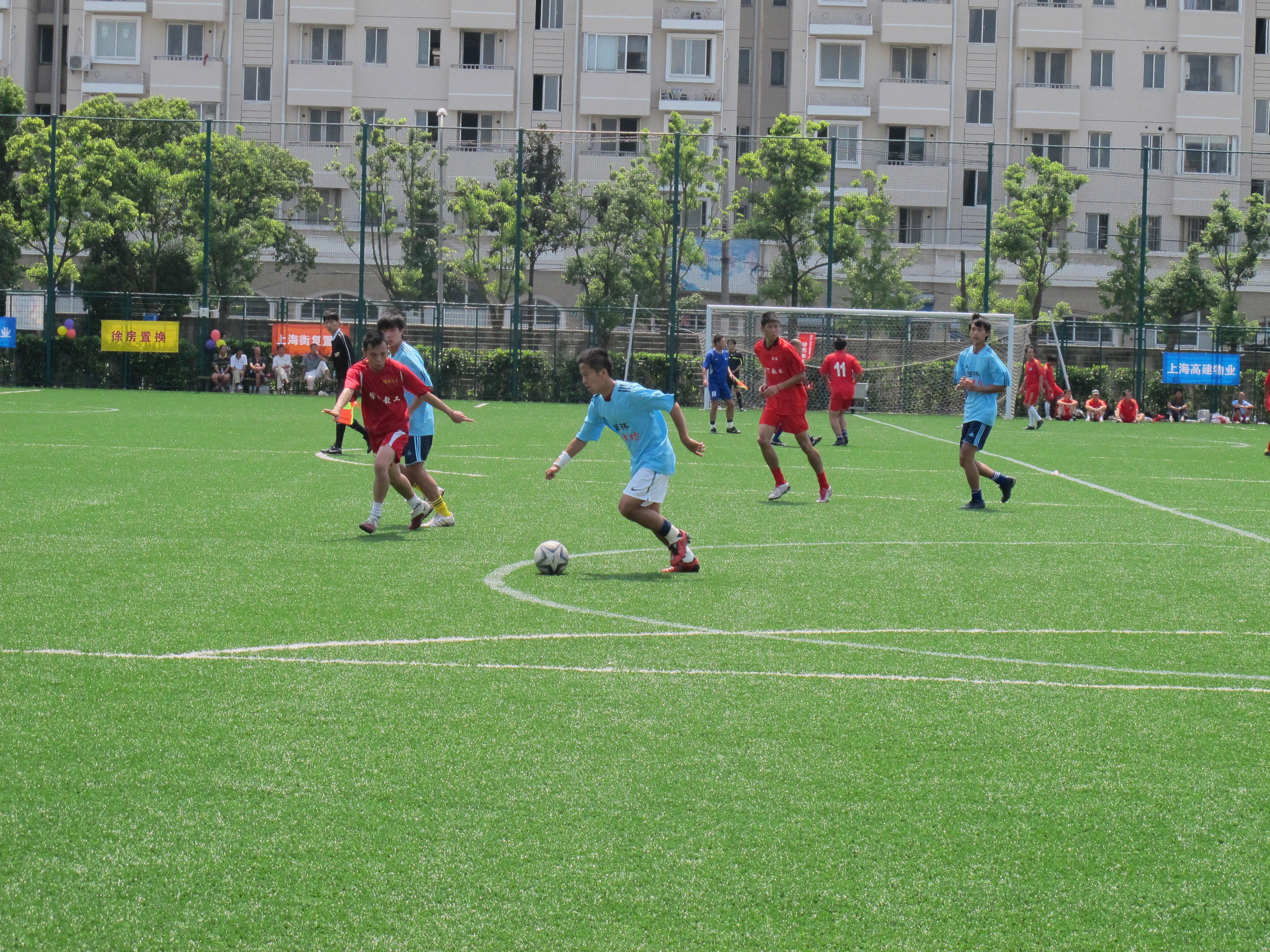 Foto jugar al fAºtbol