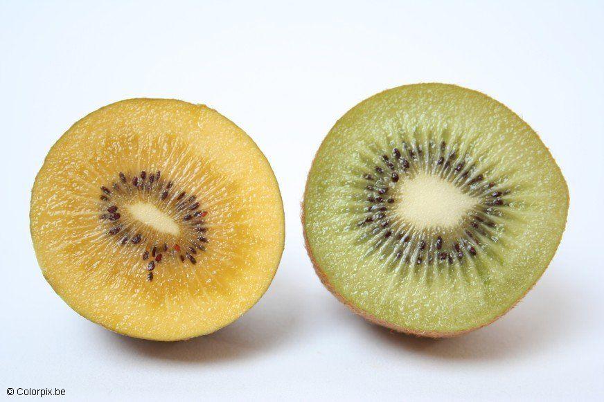 Foto kiwi verde y amarillo