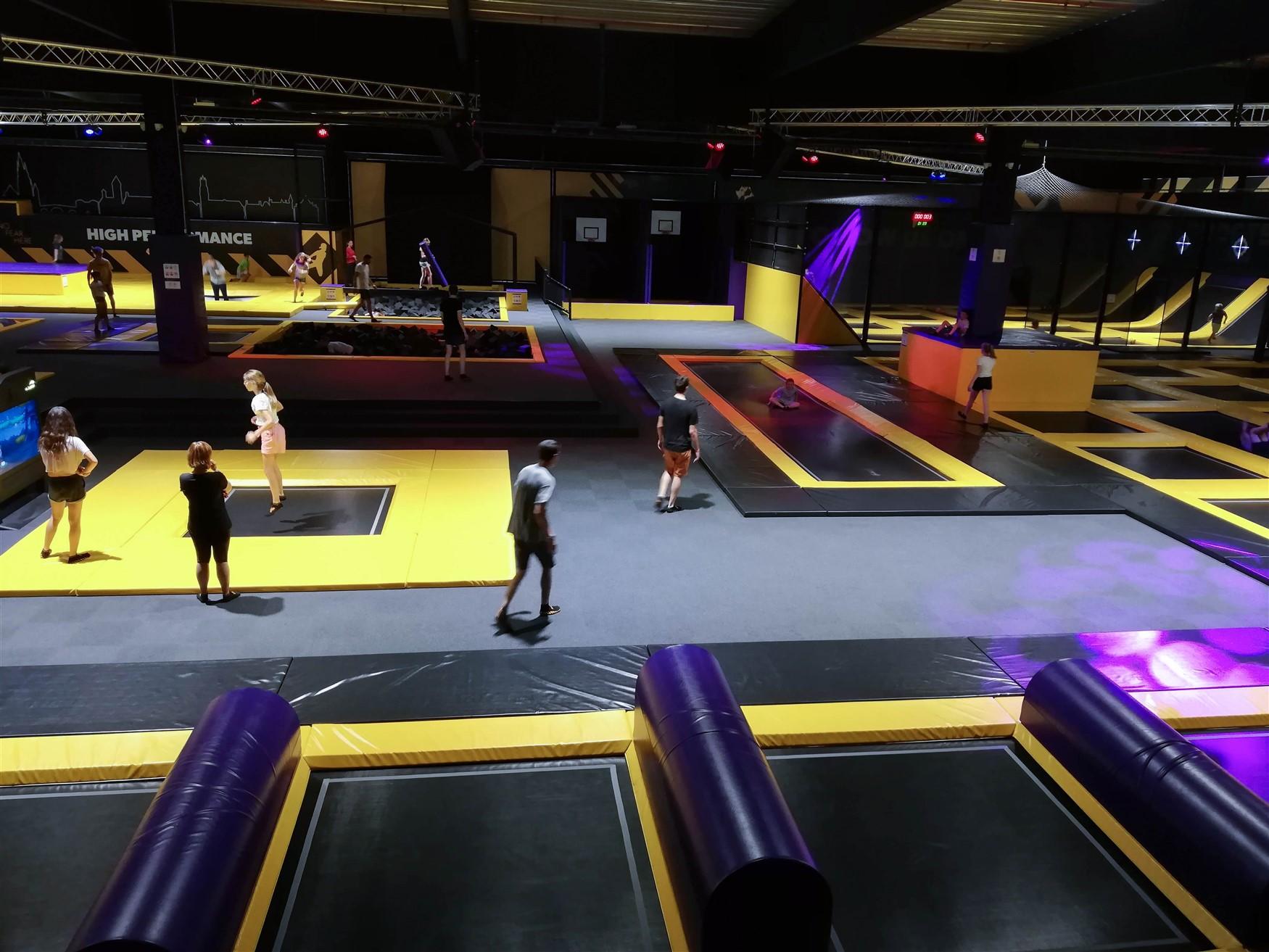 Foto parque de trampolA­n