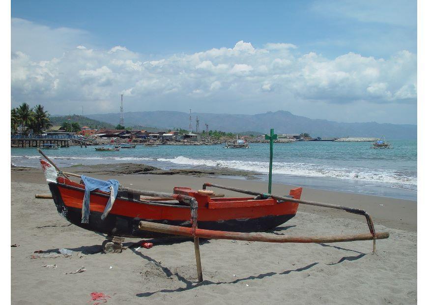 Foto pequeno barco de pesa, indonesia