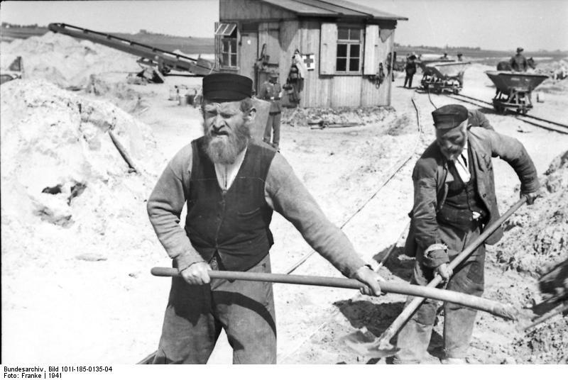 Foto yugoslavia - judA­os bajo trabajos forzados