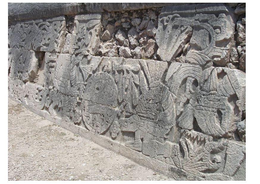 fresco en el muro de estadio en chichen itza (juego de pelota) Foto fresco en el muro de estadio en chichen itza (juego de pelota)