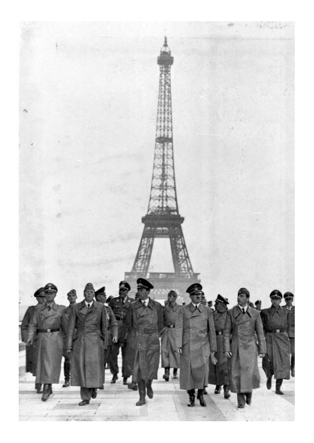 hitler bajo la torre eifel Foto hitler bajo la torre eifel