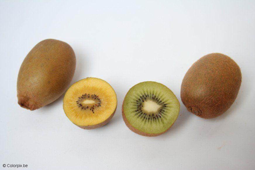 Foto kiwi verde y amarillo