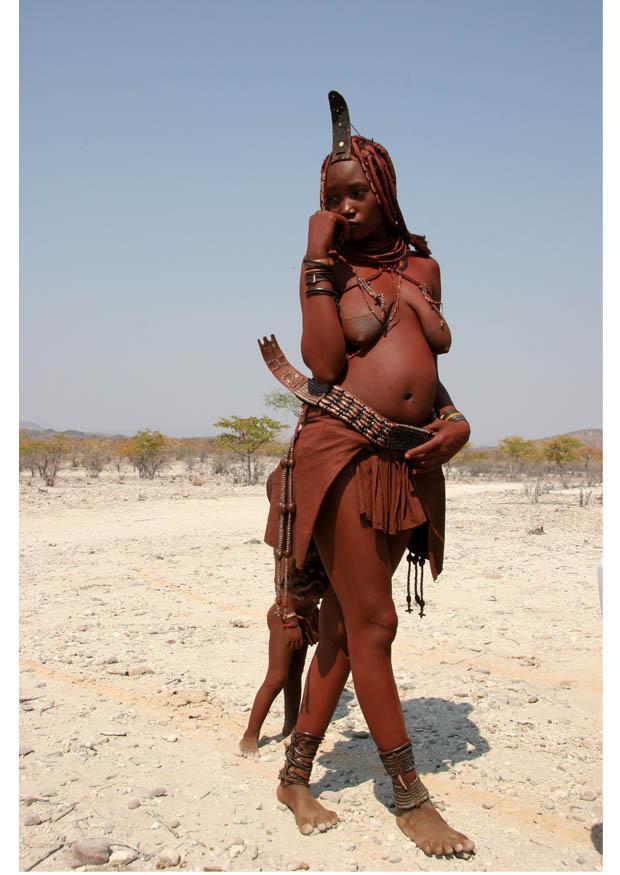 mujer himba joven, namibia Foto mujer himba joven, namibia