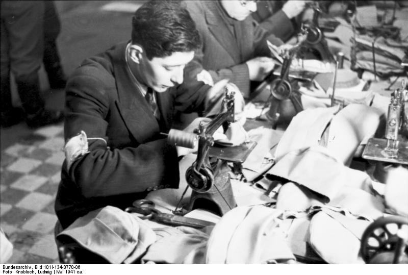 polonia - gueto warschau -taller de costura Foto polonia - gueto warschau -taller de costura