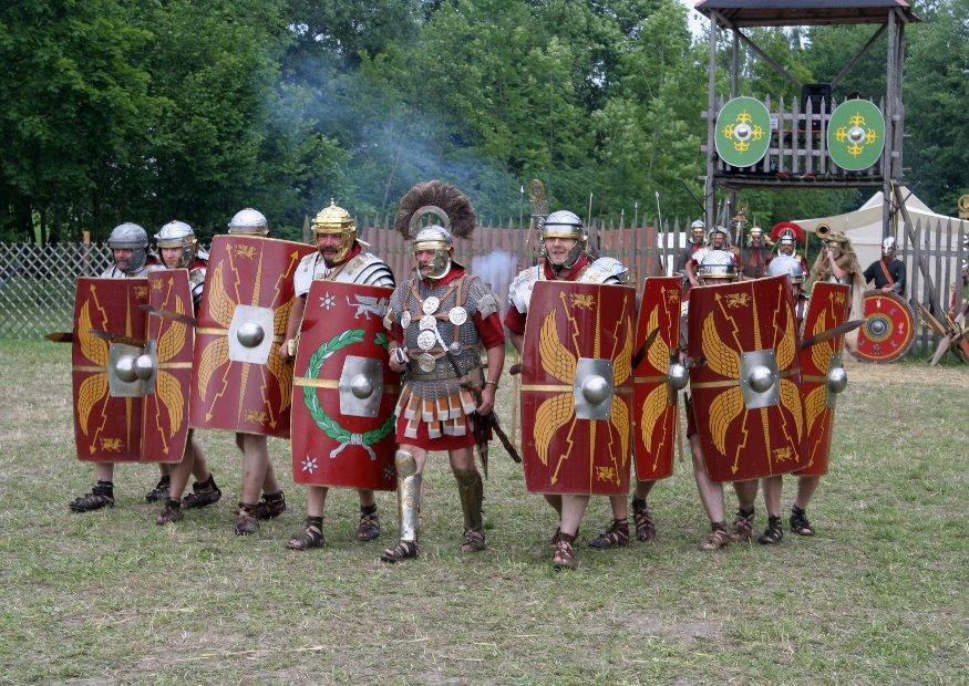soldados en ataque romano en el 70 ac Foto soldados en ataque romano en el 70 ac