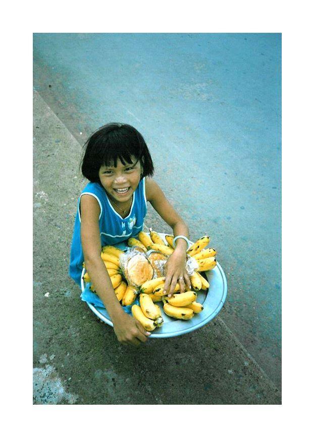 Foto trabajo infantil, vendedor ambulante